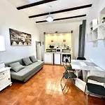 Dani House Rom